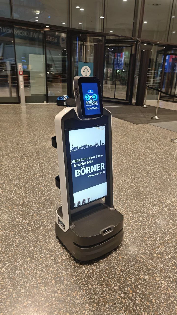 Fahrende Werbesäule als Promotion Roboter