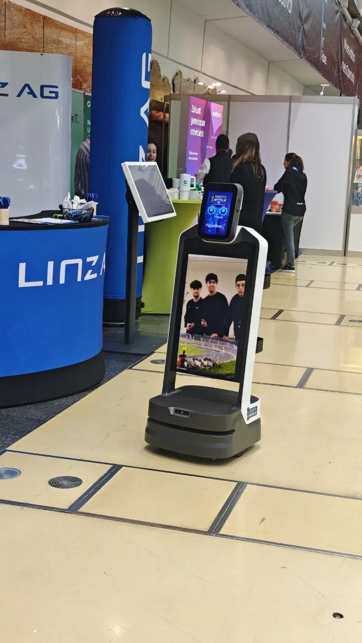 Werbung auf dem großen Roboter-Bildschirm